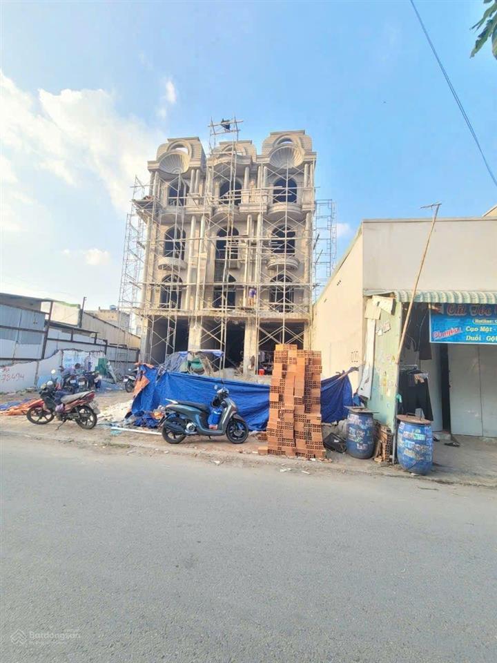 Bán nhà 1 trệt 3 lầu mặt tiền đường đông tác tân đông hiệp dĩ an. nhà đang hoàn thiện giá 7tỷ 450