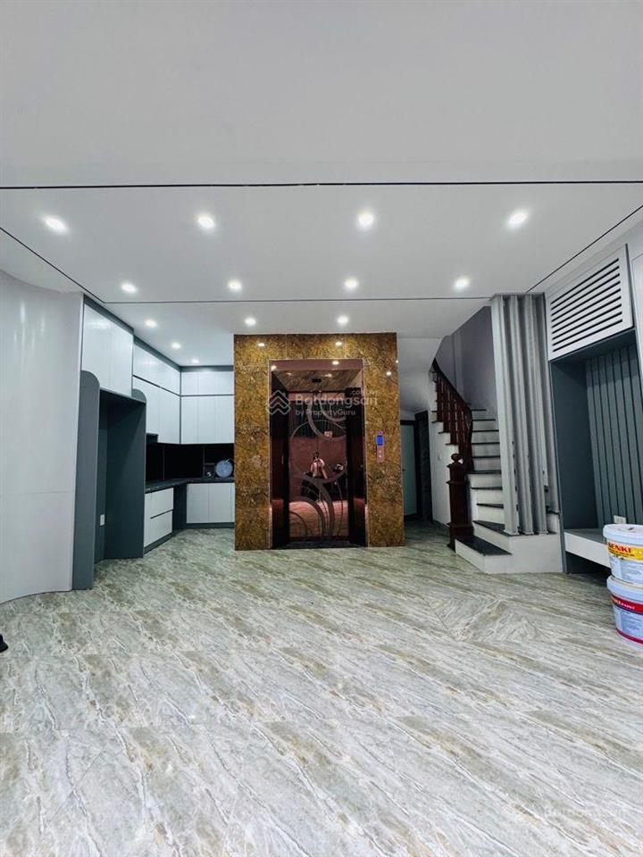 Thoáng sáng nhà đẹp full nội thất thang máy gần mặt phố vf3 đỗ cửa