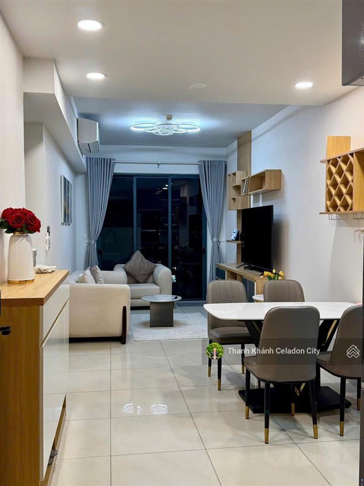 Bán gấp căn 2pn, 1wc, 1 bancon, 63m2 khu emerald celadon city tân phú, giá 5ty2 (102%), thoáng mát