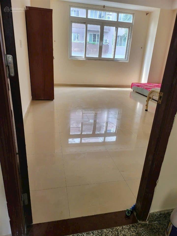 Bán gấp căn nhà phố kdc 13c green life đối diện chung cư. 5x18 gồm 1tr 1lửng 3 lầu. giá 8tỷ2