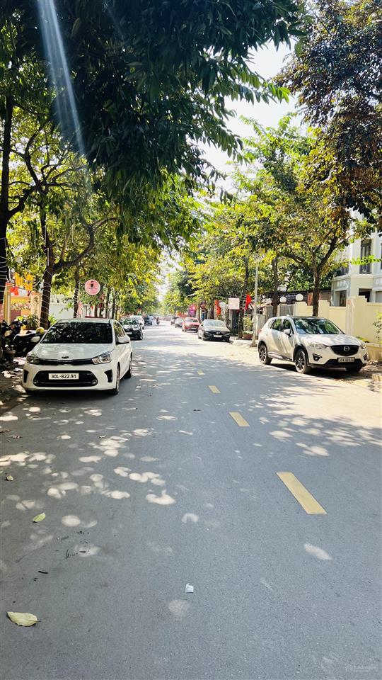 Chính chủ cần bán lk tt12 kđt văn phú dt 92m vị trí ngay mặt ngã tư giao nhau