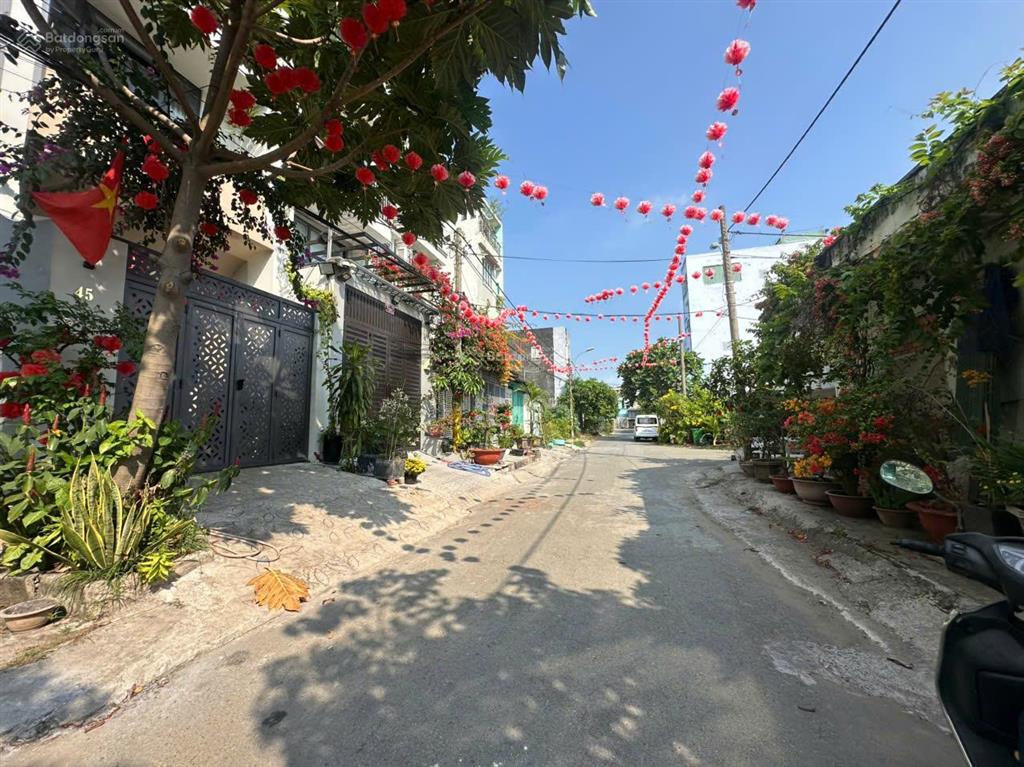 Hàng hiếm! nền đất mặt tiền đối diện công viên. dt 4x22m. sổ hồng riêng, kdc lê bôi phạm thế hiển
