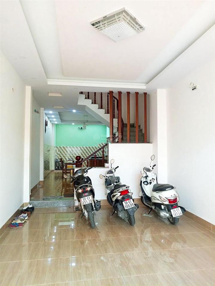 Đối diện công viên mtnb khu bình phú 4 x 17m 4 tầng gần trường học bình phú