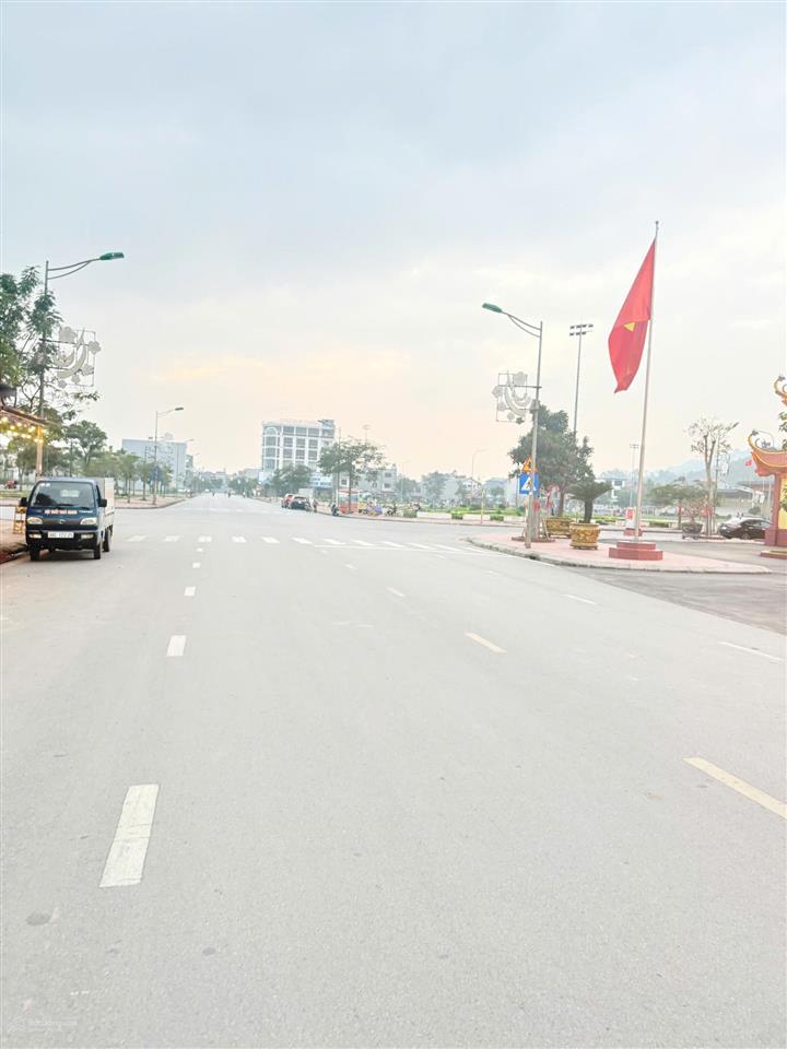 Đất trung tâm yên dũng, bắc giang 120m2 mt 5m. đường 24m, kinh doanh đỉnh. giá 4,4 tỷ