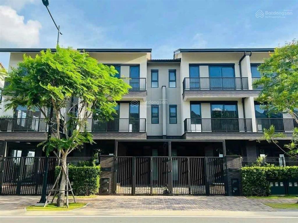 Cần bán gấp nhà phố vườn 1 trệt 2 lầu giá 4.8 tỷ khu đô thị waterpoint trục thông 16m