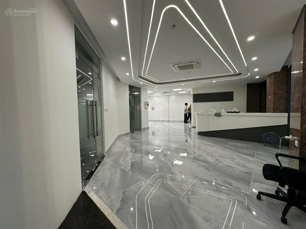 Cần bán tòa nhà lô góc mặt phố dịch vọng hậu, cầu giấy 157m x 7 tầng 1 tum 135 tỷ