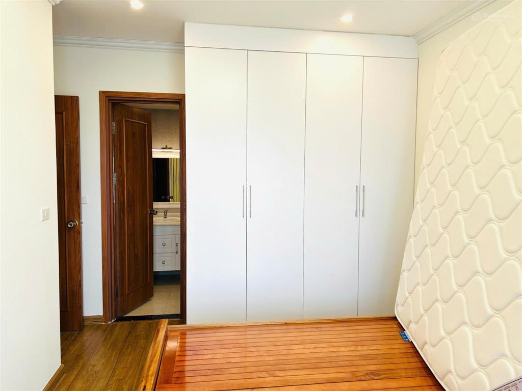 Chính chủ cần bán gấp căn 2pn 2vs 82m2 tại the emerald ct8 giá thoả thuận full nội thất
