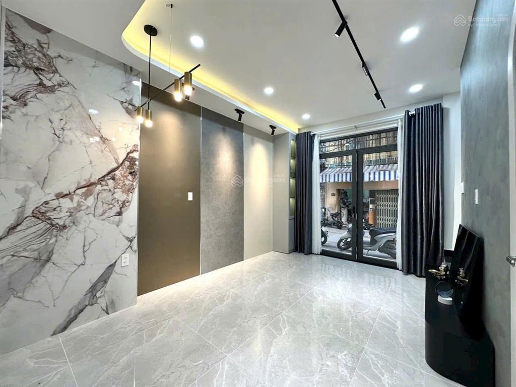 Kẹt tiền bán nhà hxh minh phụng quận 6, 48m², 3 tầng btct, chủ xây kiên cố để ở, kế bên chợ cây gõ