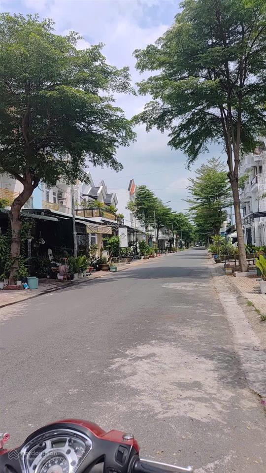 Cần bán căn nhà tại kđt năm sao 3.5 tấm giá 3 tỷ 7 (thương lượng). 0931 112 *** ngân
