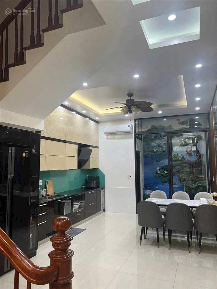 Bán nhà 4 tầng hướng đông nam mặt đường ngô thì nhậm thái bình!