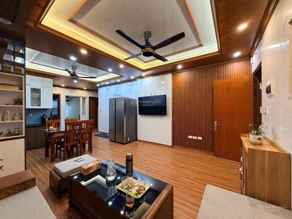 Bán căn chung cư tòa ct11 full nội thất giá tốt. dt 72m, 2 ngủ, 2vs. giá 4.4 tỷ còn tl