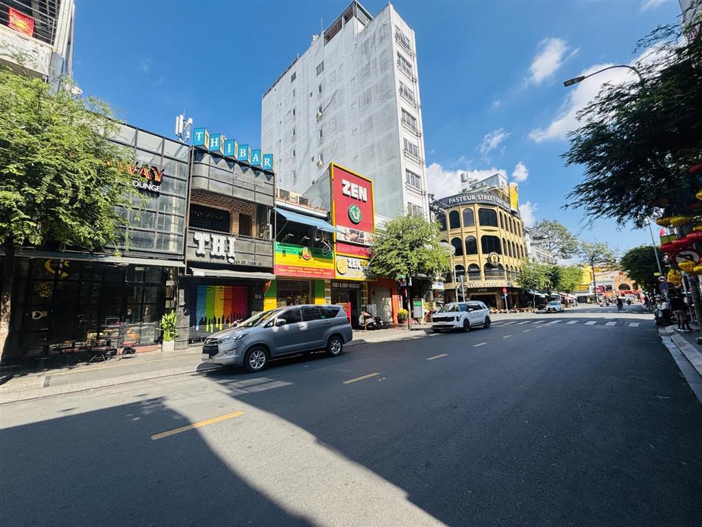 238 tỷ cụm 5 căn 2 mt trước và sau đường đề thám dt 405m2 nhà trống giao ngay.