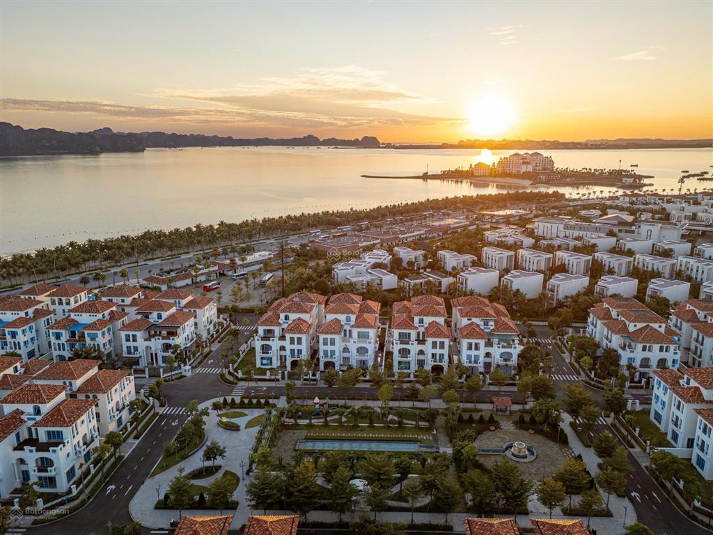 Gãy dòng tiền, chủ cần bán biệt thự sát biển dòng tiền tốt của hạ long, sổ đỏ lâu dài