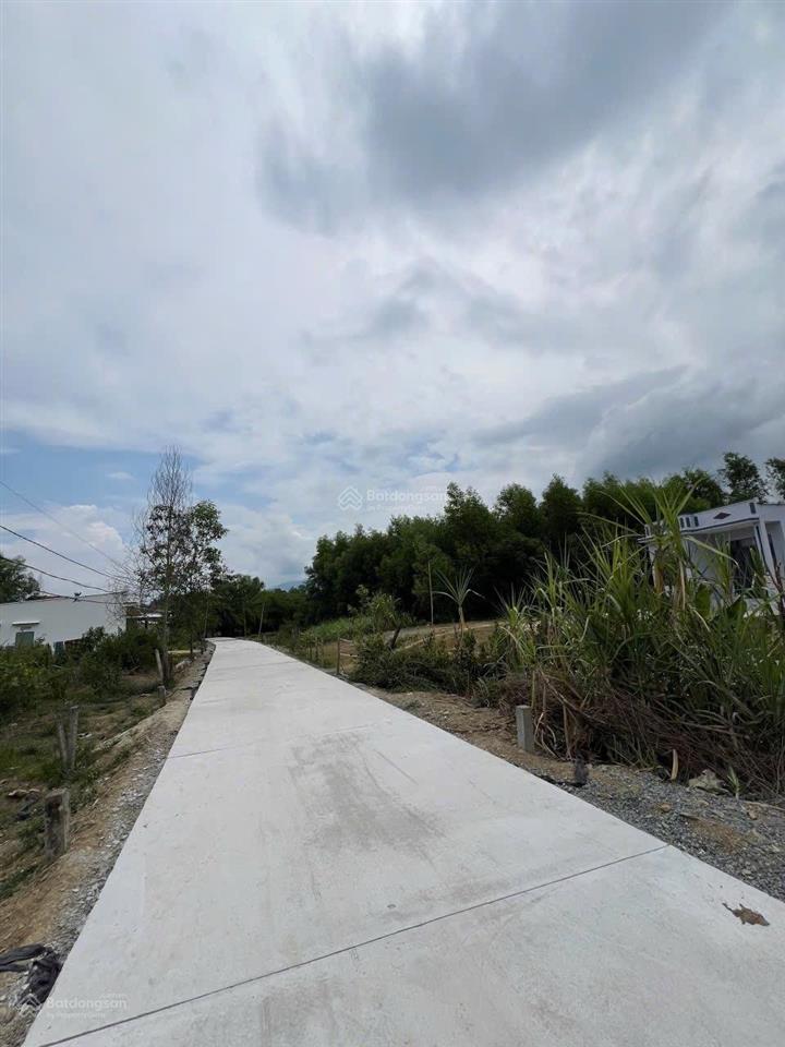 1000 m2 có sẵn 150 m2 thổ chỉ 690 triệu gần ngay hương lộ 62