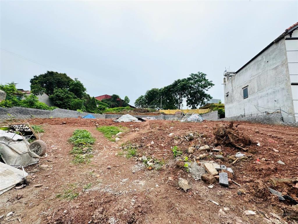 Đất trung tâm tp bắc giang, tỉnh bắc giang. 728 m2 mt 23m. đường ô tô tránh. giá 2,7 tỷ