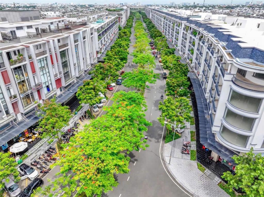 Bán nhà đường 39. 7x22m 1 hầm 5 tầng giá tốt khu đô thị vạn phúc. hoàn thiện văn phòng