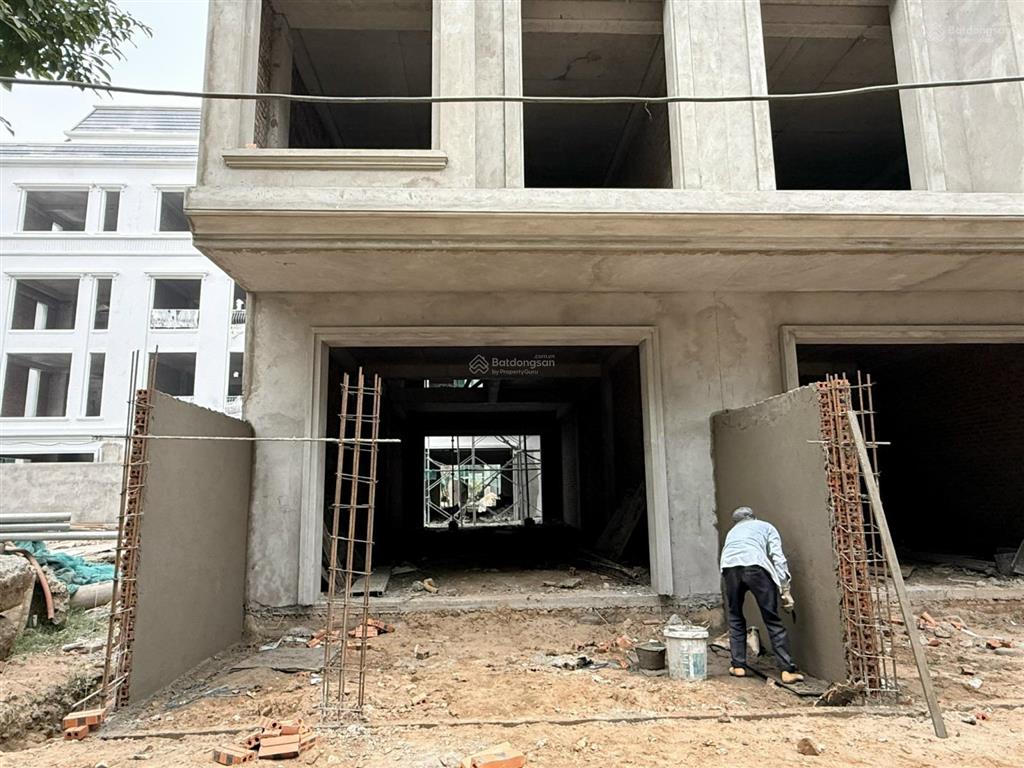 Bán căn liền kề diện tích 100m2 thạch bàn long biên giá bán 15 tỷ đã xây 5 tầng
