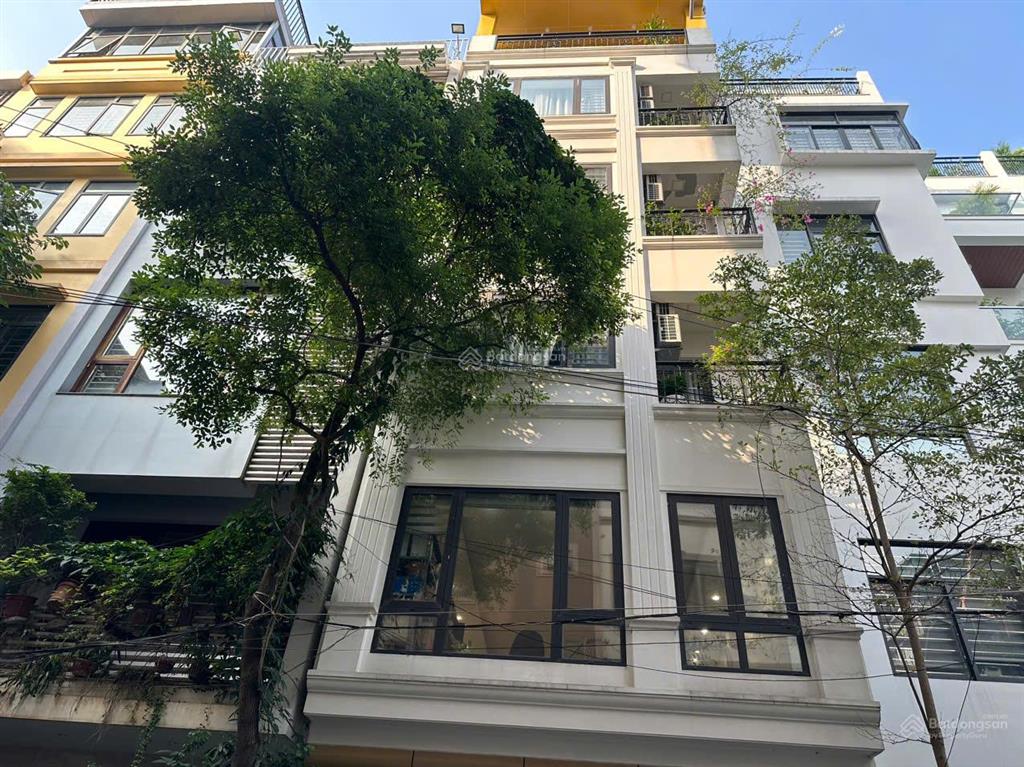 Hiếm 102! 17 tỷ ô tô đỗ cửa bán nhà phố lý nam đế 35m2 6 tầng 2 bước ra mặt phố ko qh