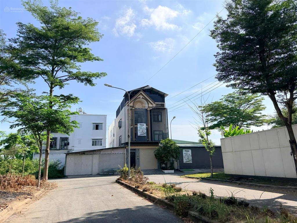 Nền biệt thự góc 2 mt thuộc trục đường nhánh bưng ông thoàn p. phú hữu quận 9. đối diện rạch mát mẻ