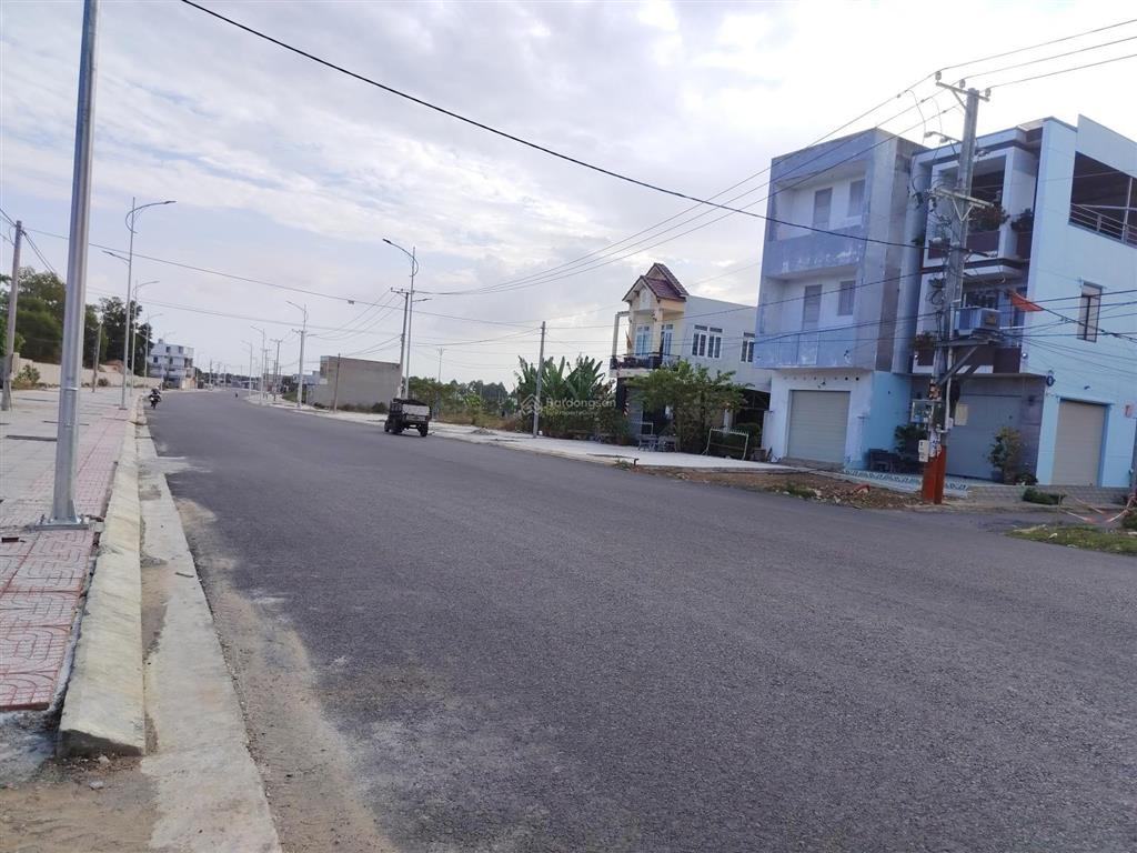 Bán đất mặt tiền hương lộ 2, tam long, hcm