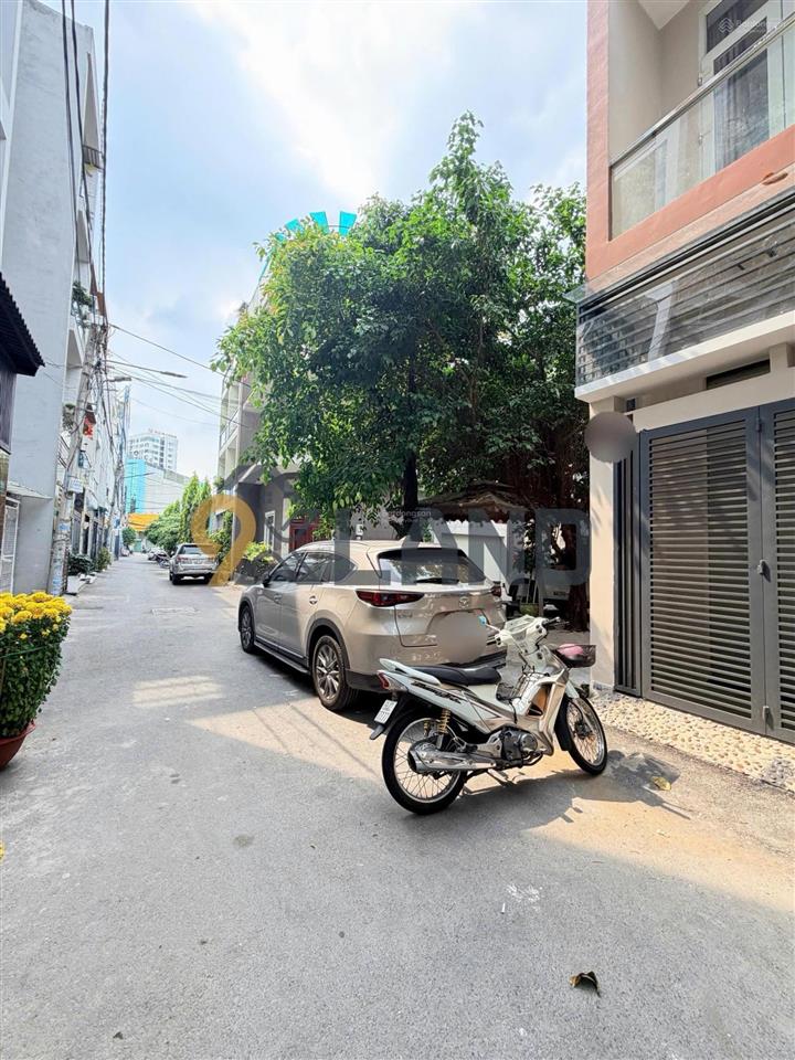 Nhà mới kiên cố 1t2l có sân thượngkhu vip dân trí ôtô đậu trước nhà, ngang 5.93m. có nội thất