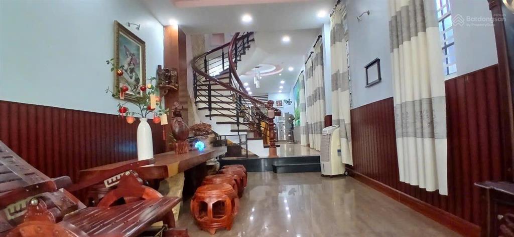 Bán nhà cách biển trần phú 300m, gần đường nguyễn thiện thuật, nha trang, giá tốt
