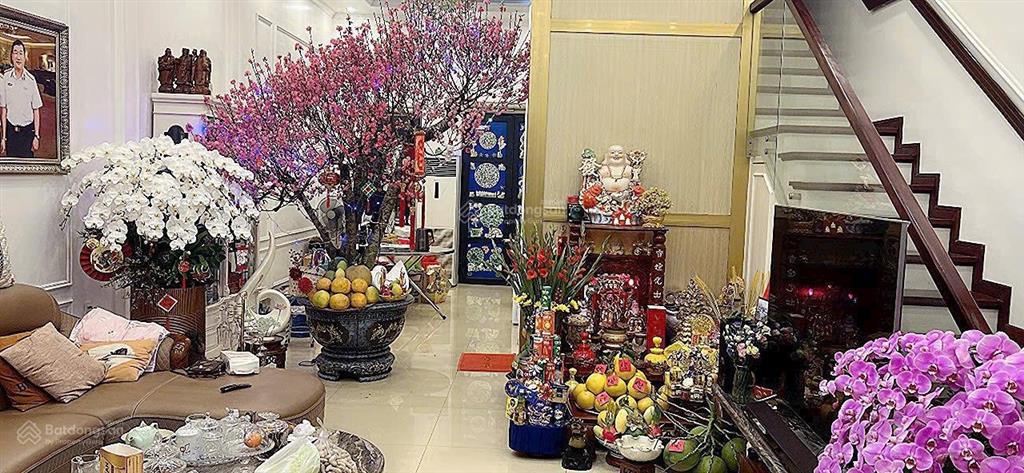 Chính chủ bán nhà 7 tầng thang máy khu vincom lê thánh tông giảm giá cực mạnh !!!