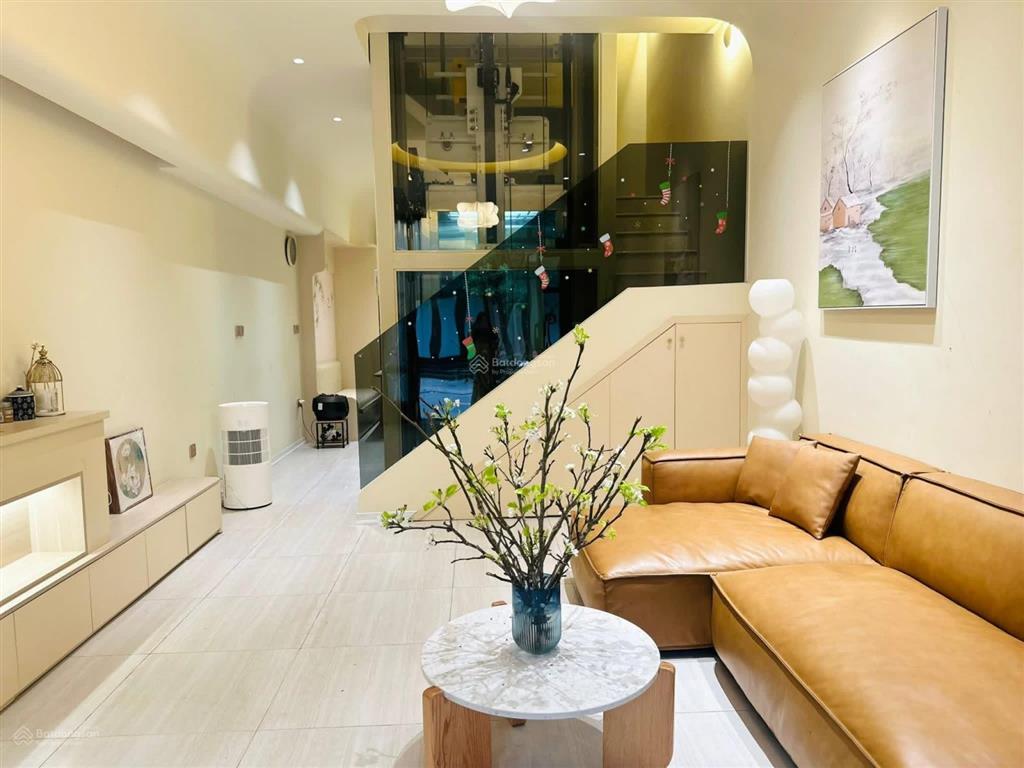 Tôi cần bán cọ xanh 64m² hoàn thiện 5 tầng full nội thất có thang máy giá 10.8 tỷ. ht hết 2.5 tỷ