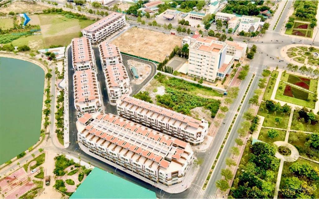 Bán nhà phố 5 tầng hacom mall phan rang hoàn thiện đầy đủ nội thất ở kinh doanh được ngay
