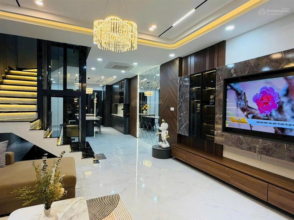 Bán nhà 3 tầng mới xây xong có thang máy kđt mỹ gia gói 5 full nội thất cao cấp giá 9 tỷ.
