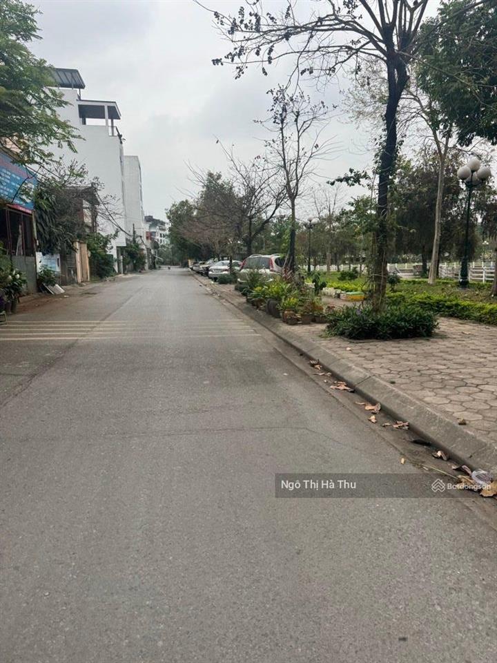 Em cần bán gấp mảnh đất đẹp phố thanh am vỉa hè ô tô tránh khu tđc xóm lò giá đầu tư