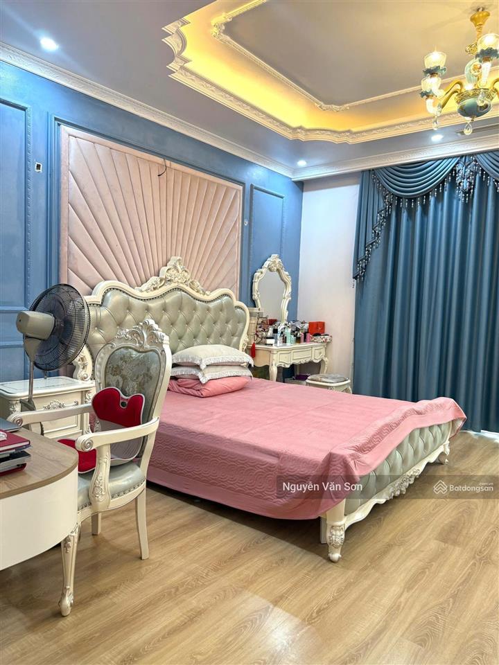 Mình chính chủ cần bán căn cc usilk văn khê dt 100m2 3pn full đồ, tầng đẹp, có lốt xe. giá tốt