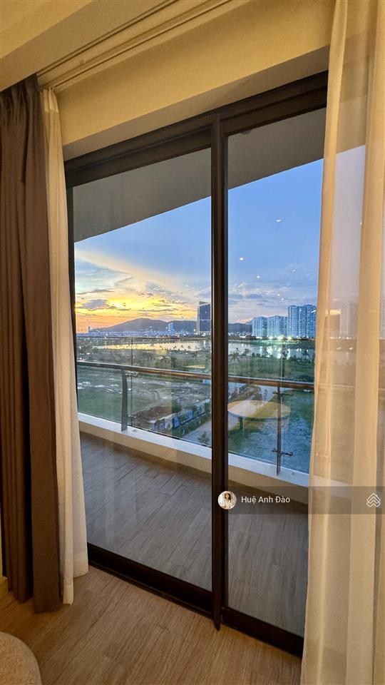 Nhận nhà ở ngay bán nhanh căn 1 ngủ view biển hồ citadines ban công rộng giá chỉ 2,8 tỷ