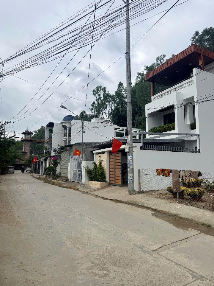 bán nhà-xuất cảnh-DT220m2-3tầng-4PN-ôtô vào nhà-Vĩnh Hải- nha trang-chỉ 5ty5(biển 1,5km)