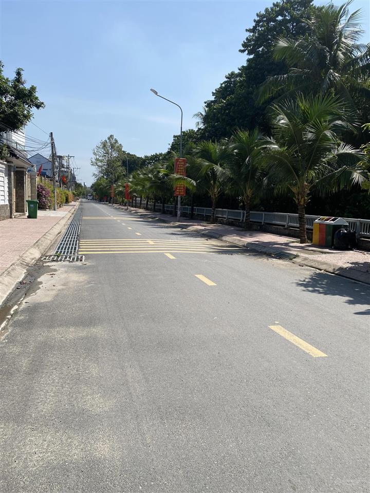 Bán lại kho diện tích 269m² (12,5x21), có sẵn điện 3 pha, 2 mặt tiền đường, kinh doanh được