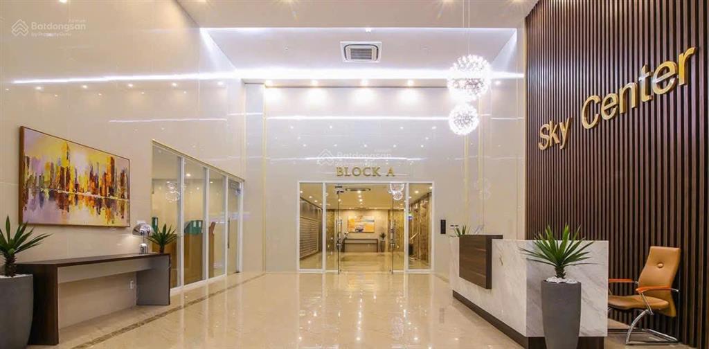 Bán căn hộ 1pn, 70m2, giá 4,9 tỷ tại sky center, phổ quang, tân bình, hcm