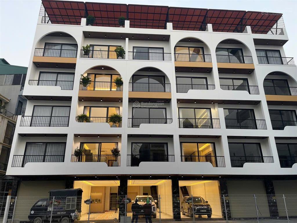 Bán nhà tư đìnhlong biên 71m² x 7 tầng, thang máy, full nội thất, ô tô 7 chỗ để 2 xe trong nhà