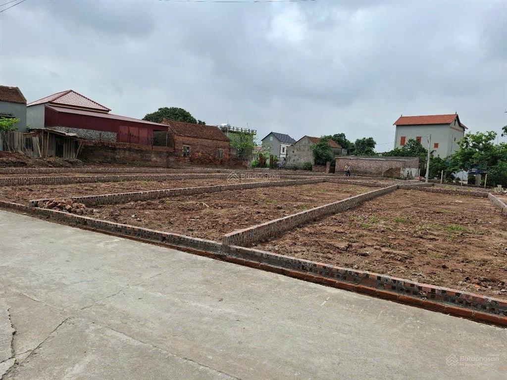 Bán đất đăng chiều trung chính lương tài dt 107m. mt 5m nở hậu ô tô tránh thông dân cư đông đúc