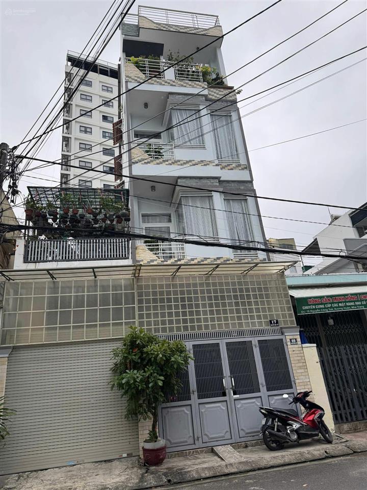 Bán nhà 4 tầng 4pn, 5wc đường nguyễn công trứ sát chợ đầm, ra biển nha trang 2 phút chỉ 17 tỷ