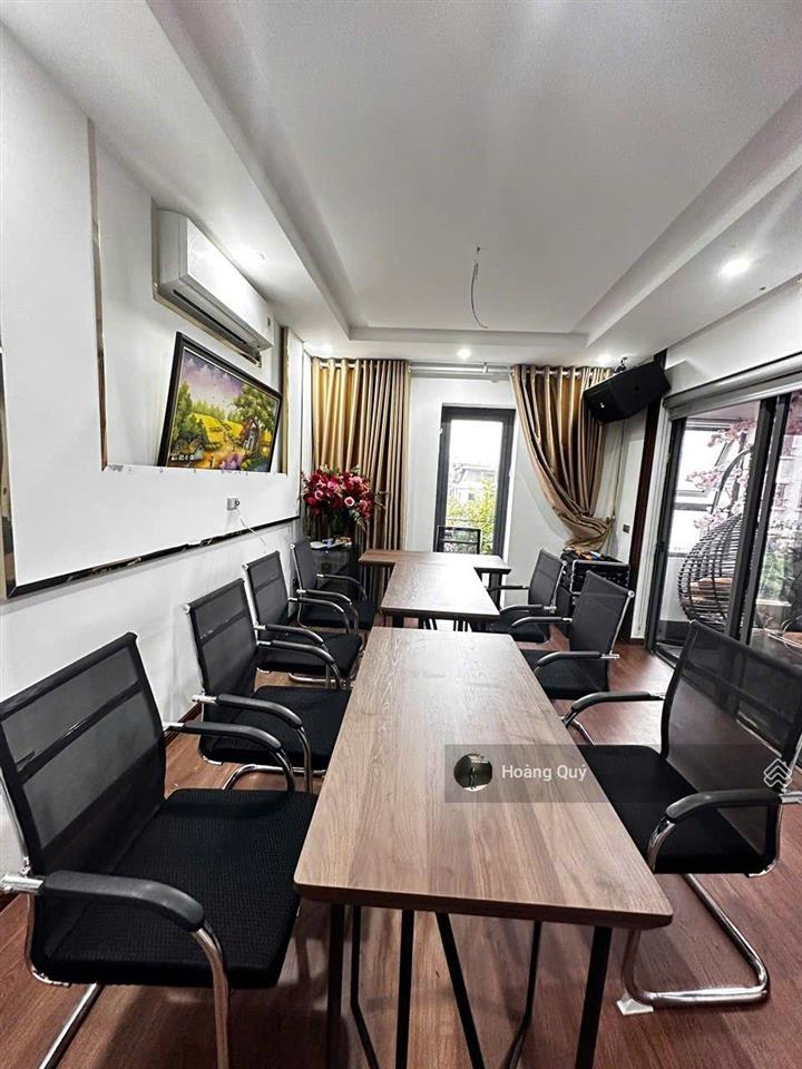 Biệt thự vị trí kinh doanh khuất duy tiến. diện tích 150m2*5 tầng ba mặt thoáng giá đầu tư 41.5 tỷ