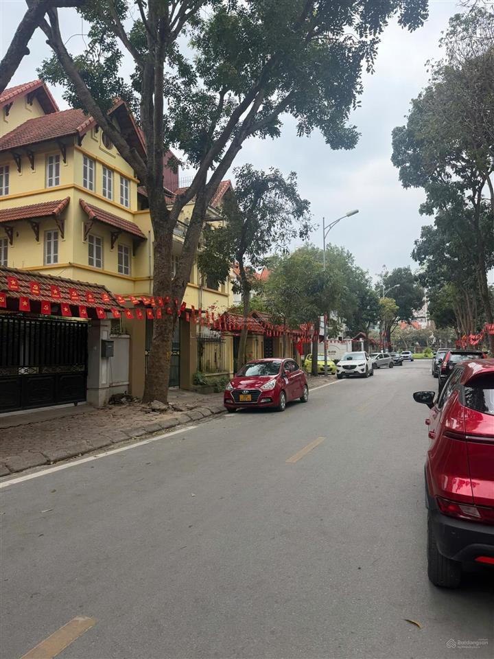 Bán biệt thự khu đô thị việt hưng 200m², mt 11m, 4 tầng vỉa hè, ôtô tránh, giá 56 tỷ