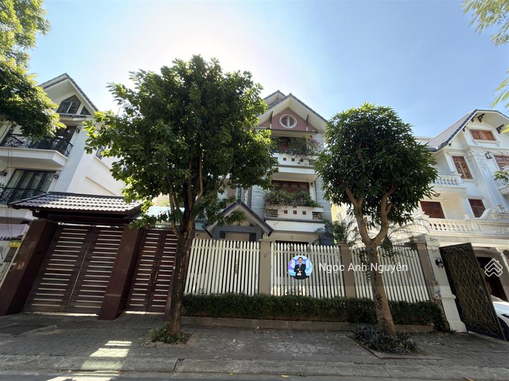 Bán biệt thự đơn lập kđt dịch vọng mặt phố thọ tháp cực phẩm 189m2 không lỗi nhỏ 85 tỷ
