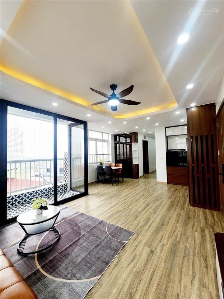 Gia đình cần bán gấp chcc giải phóng 90m2, 3 ngủ, full nội thất cao cấp về sẵn ở. căn góc, tầng đẹp