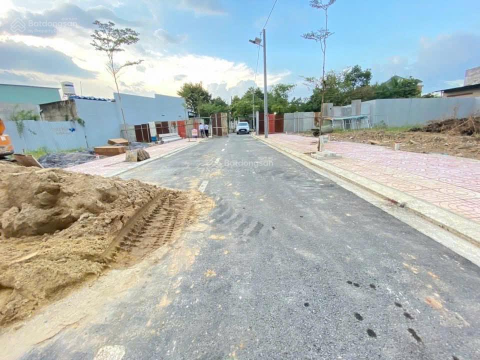 Đất nền mới ra sổ ngay cây xăng 26 đường đồng khởi. giá 1tỷ550/nền