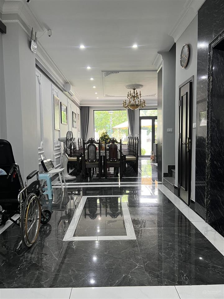 (chính chủ) tôi cần bán toà toà nhà mp phố, q hai bà trưng, dt 170 m, 9 tầng, mặt tiền 7,5 m.