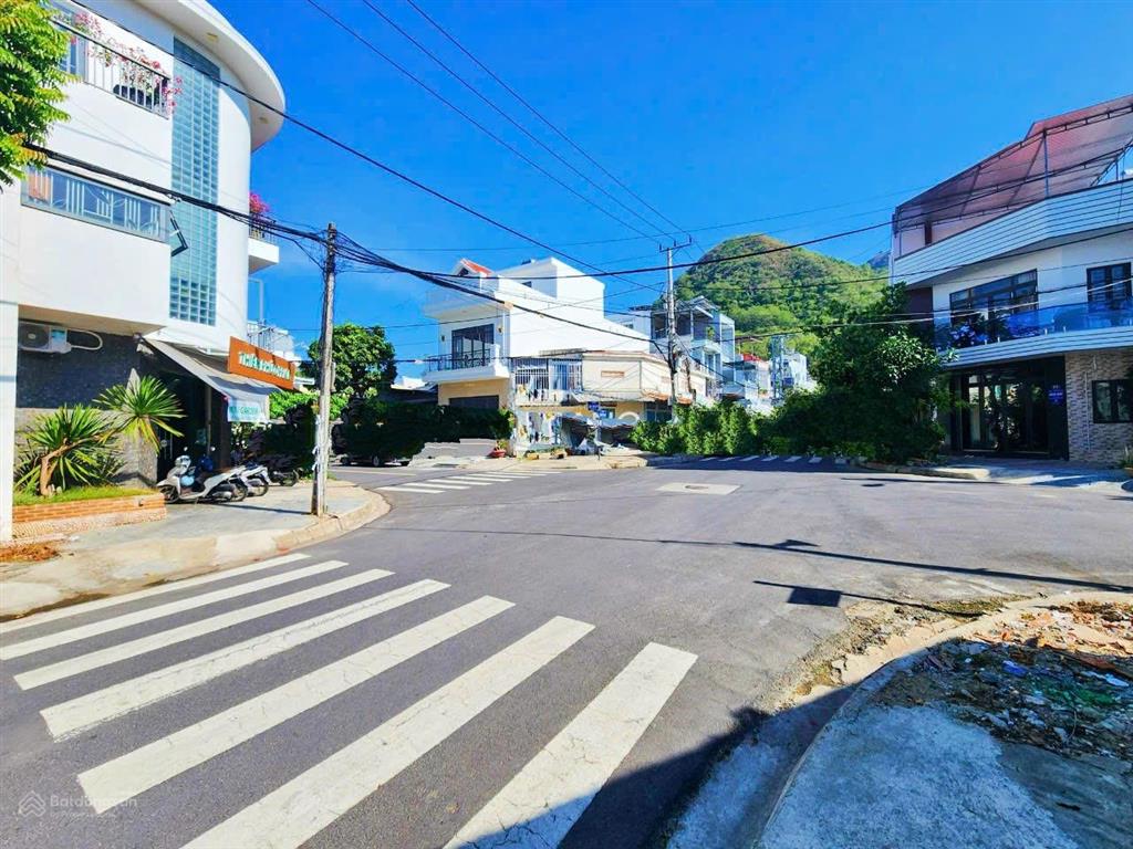 Mặt tiền hoàng tăng bí, 7,1 tỷ. cách biển 700m