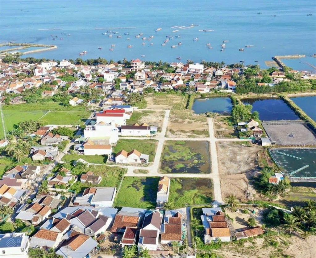 Đất vân phong, cách biển chỉ 300 mét. thổ cư 100%, vuông vức. 114.6 m, 1 tỷ 432 triệu.