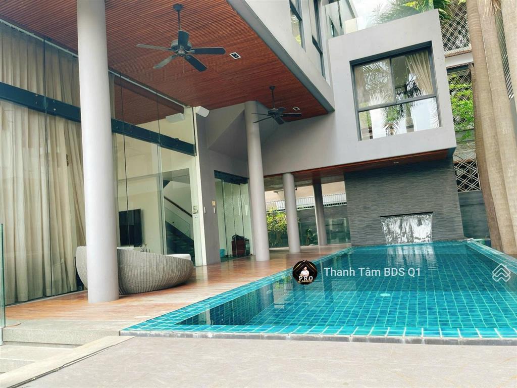 Chính chủ hiếm có 1 căn ở trần não compound river mark 15mx20m hầm 4 tầng 100 tỷ