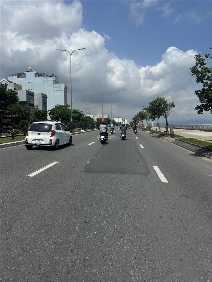 Hàng hiếm. cặp đất nguyễn tất thành, view biển, vị trí xây cao tầng, dt 250m2 ngang 10m,
