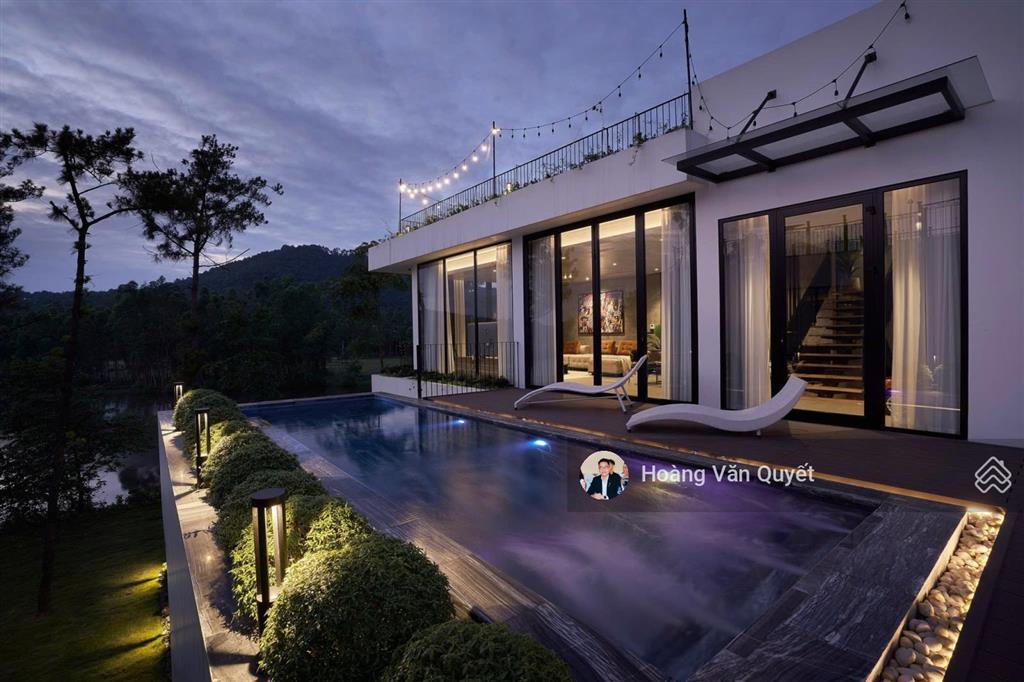 Bán biệt thự mặt hồ venus resort 250m2 sổ lâu dài 3pn full nội thất giá 13,5 tỷ. 0962 202 ***